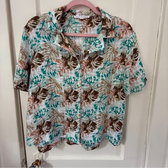 Jane and Delancey Tops - Jane + Delancey Tropical Leaf Print Button Up Shirt Size Medium